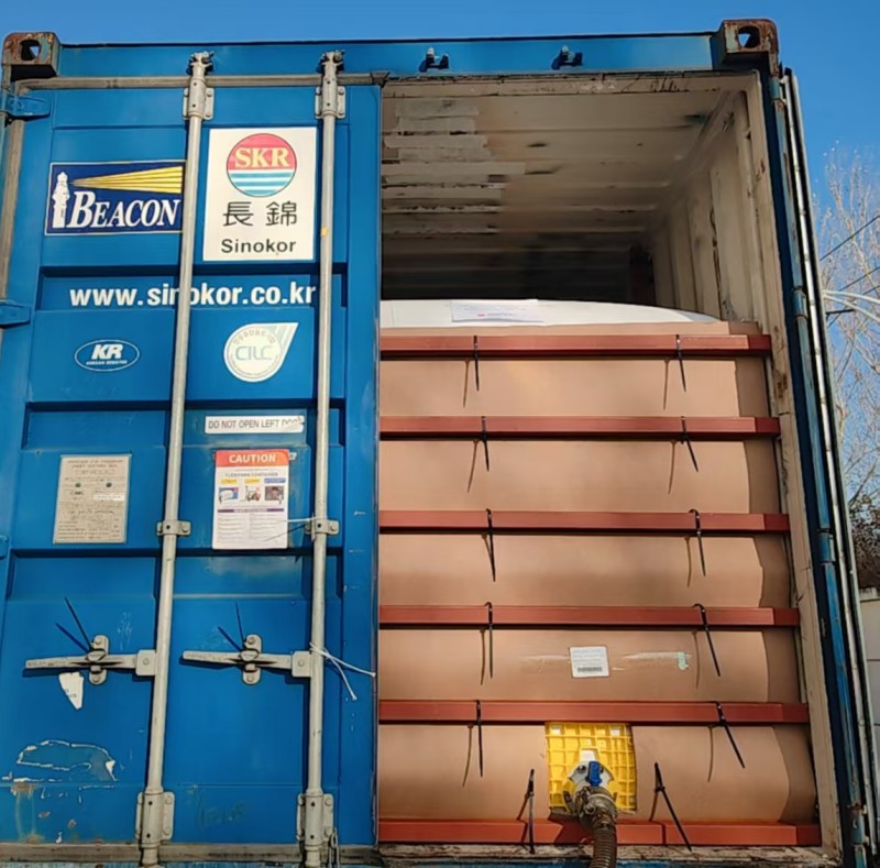 進(jìn)口動物疫苗白油卸貨.jpg 進(jìn)口動物疫苗白油卸貨.jpg